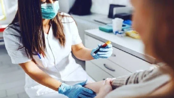 كيف يمكنني الوقاية من فيروس نقص المناعة البشرية؟